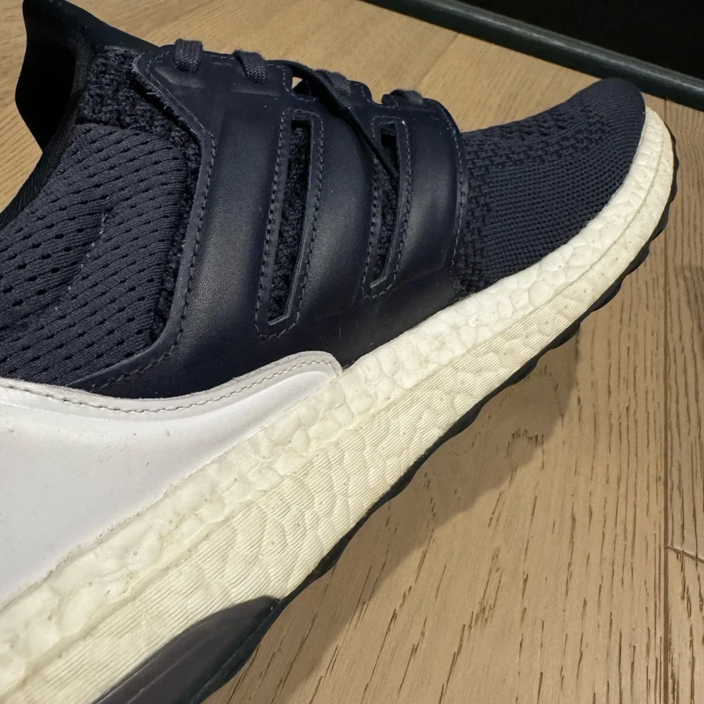 Pre owned  NAVY Ultra Boost - Picture 4 of 6